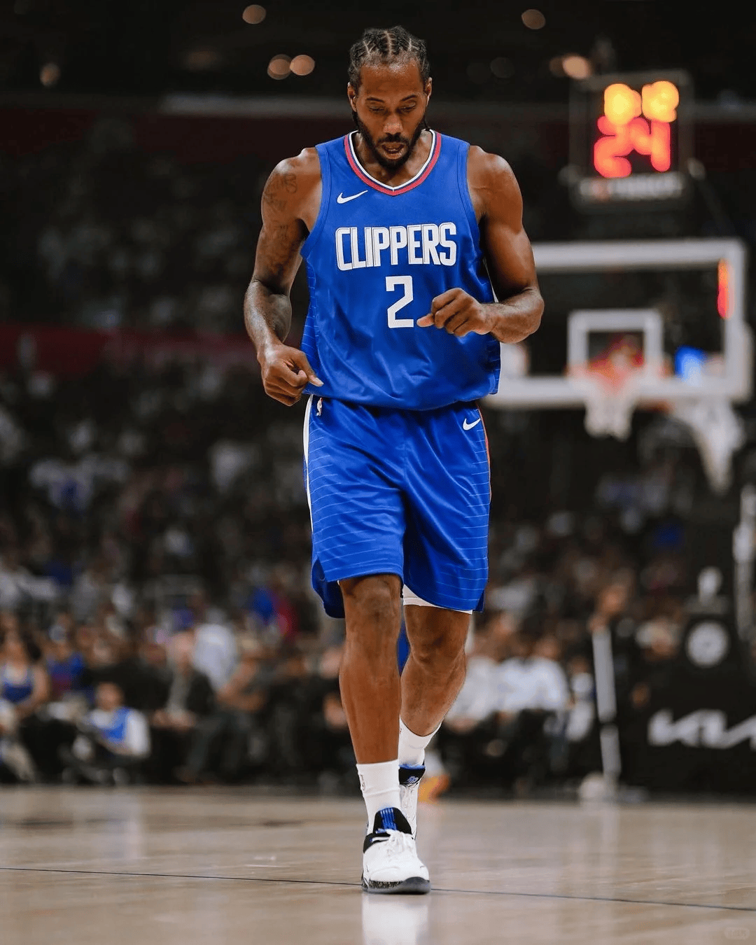 线附近拿球 线附近拿球